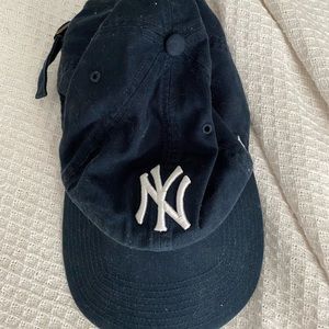 Yankees hat!!